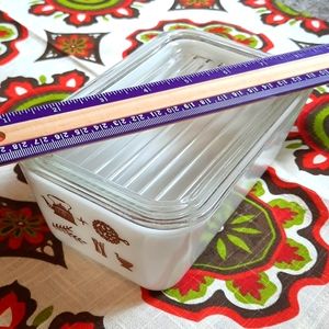 Vintage pyrex ovenware